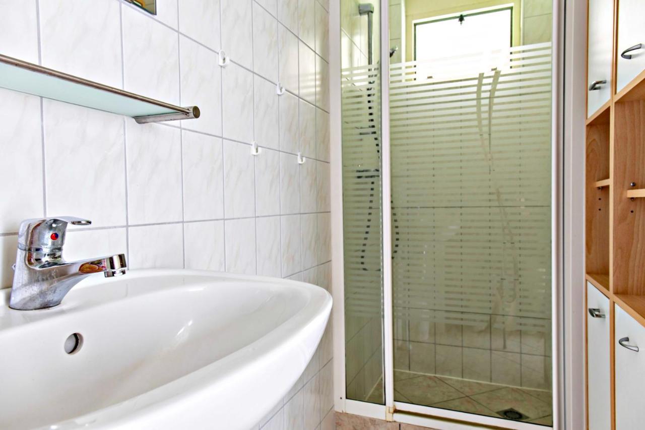 Bungalow 40 Op Recreatiepark De Wielen Синт-Мартен Экстерьер фото